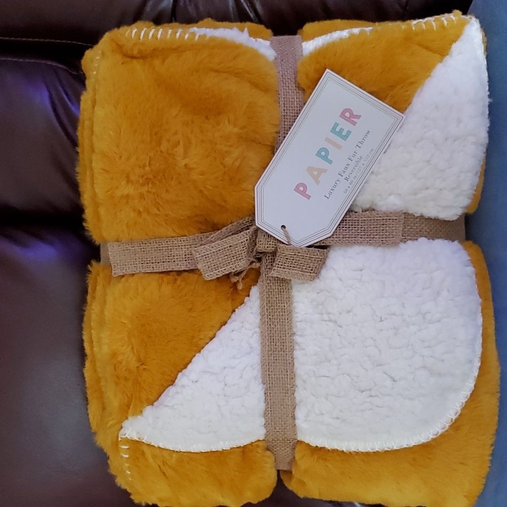 Throw blanket